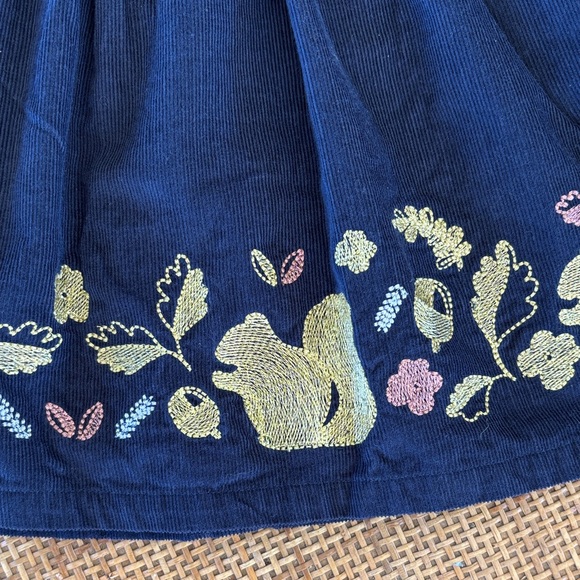 Mini Boden Navy Pinafore Skirt Dress with Embroidered Squirrel 🐿️ Details 5/6 - Picture 3 of 7